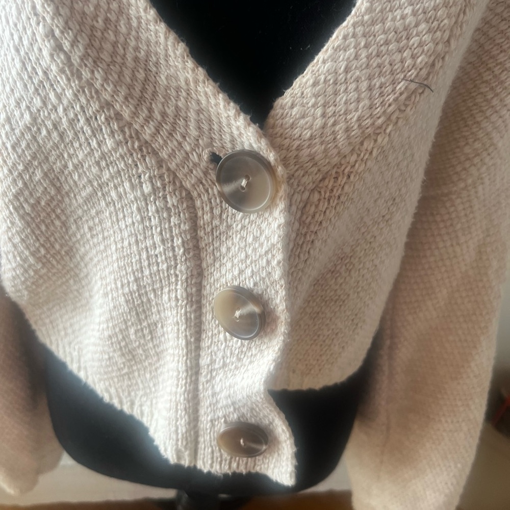 Urban Outfitters Beige Cropped Knit Cardigan - Picture 2 of 7